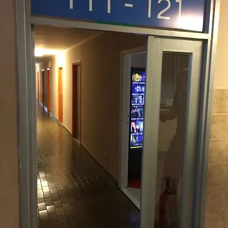 호스텔 심플 어코모데이션 보드마트